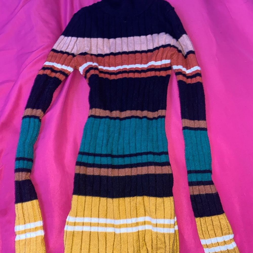 Striped turtle neck (LIGHTLY WORN)